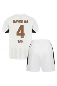 Bayer Leverkusen Jonathan Tah #4 Jalkapallovaatteet Lasten Vieraspeliasu 2024-25 Lyhythihainen (+ Lyhyet housut)